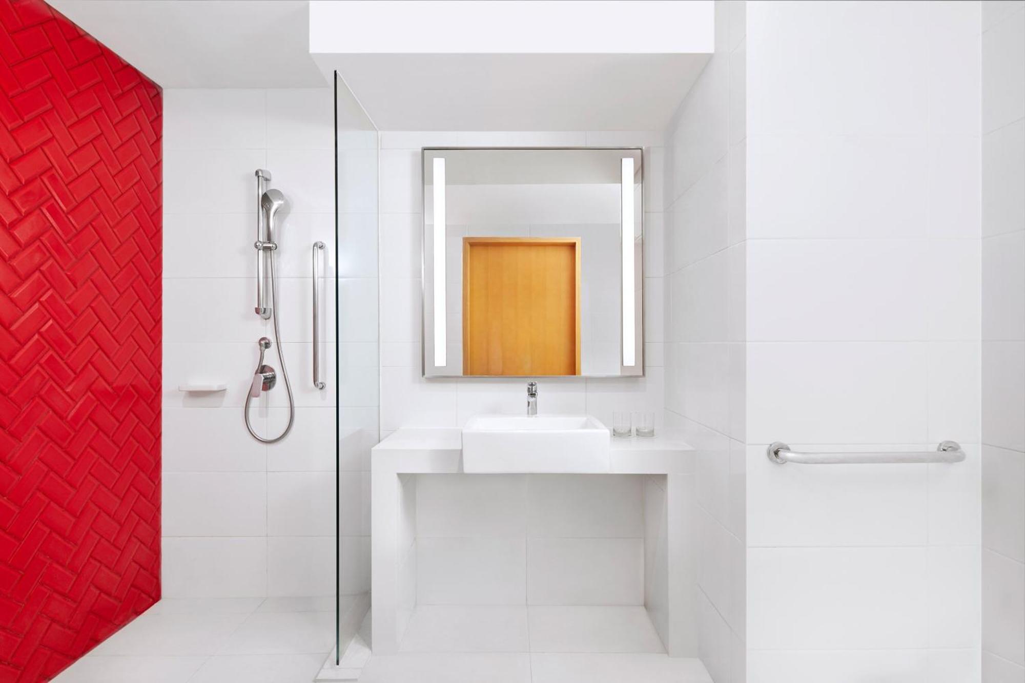 Four Points By Sheraton Surabaya, Tunjungan Plaza Εξωτερικό φωτογραφία