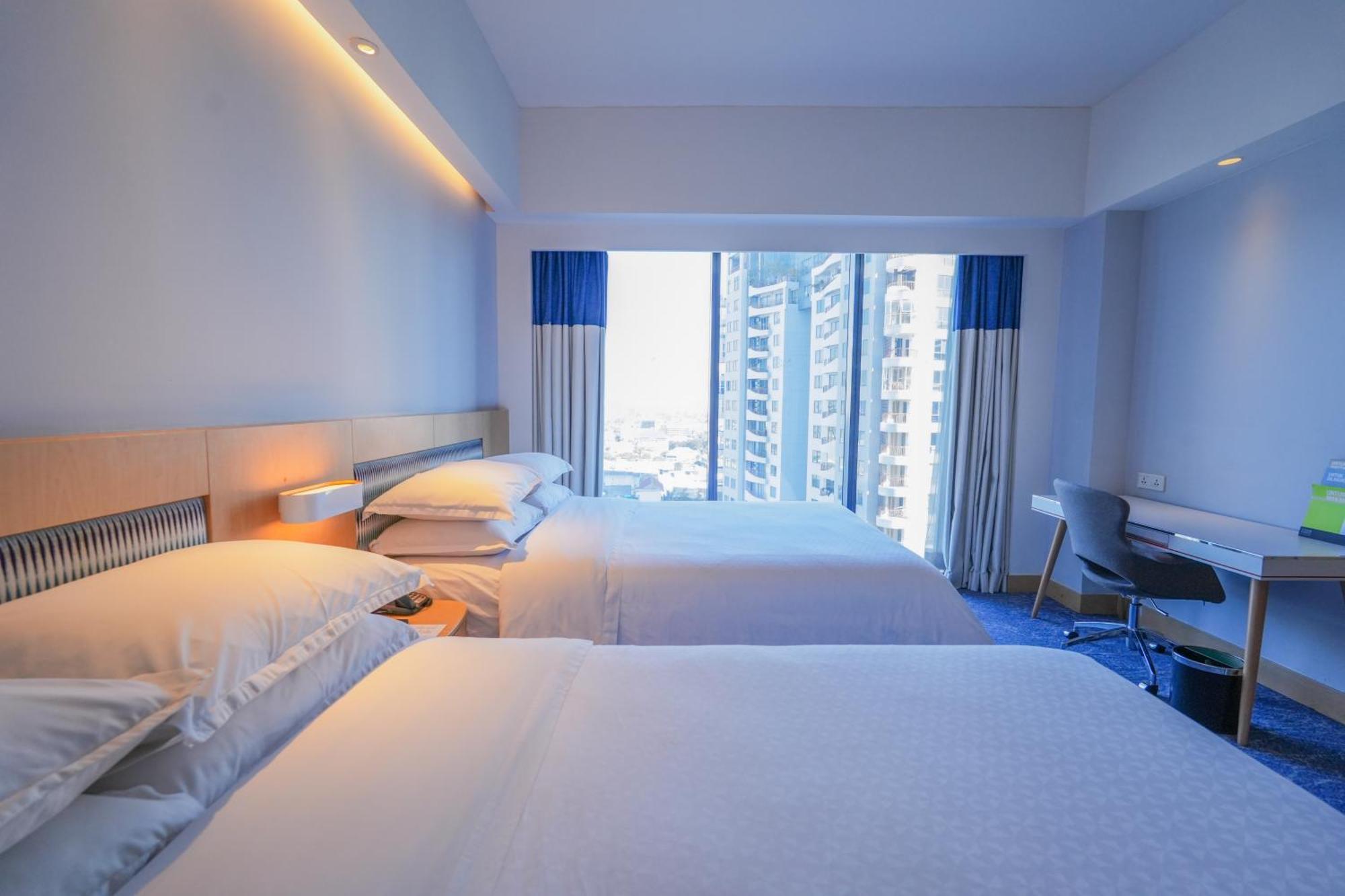Four Points By Sheraton Surabaya, Tunjungan Plaza Εξωτερικό φωτογραφία