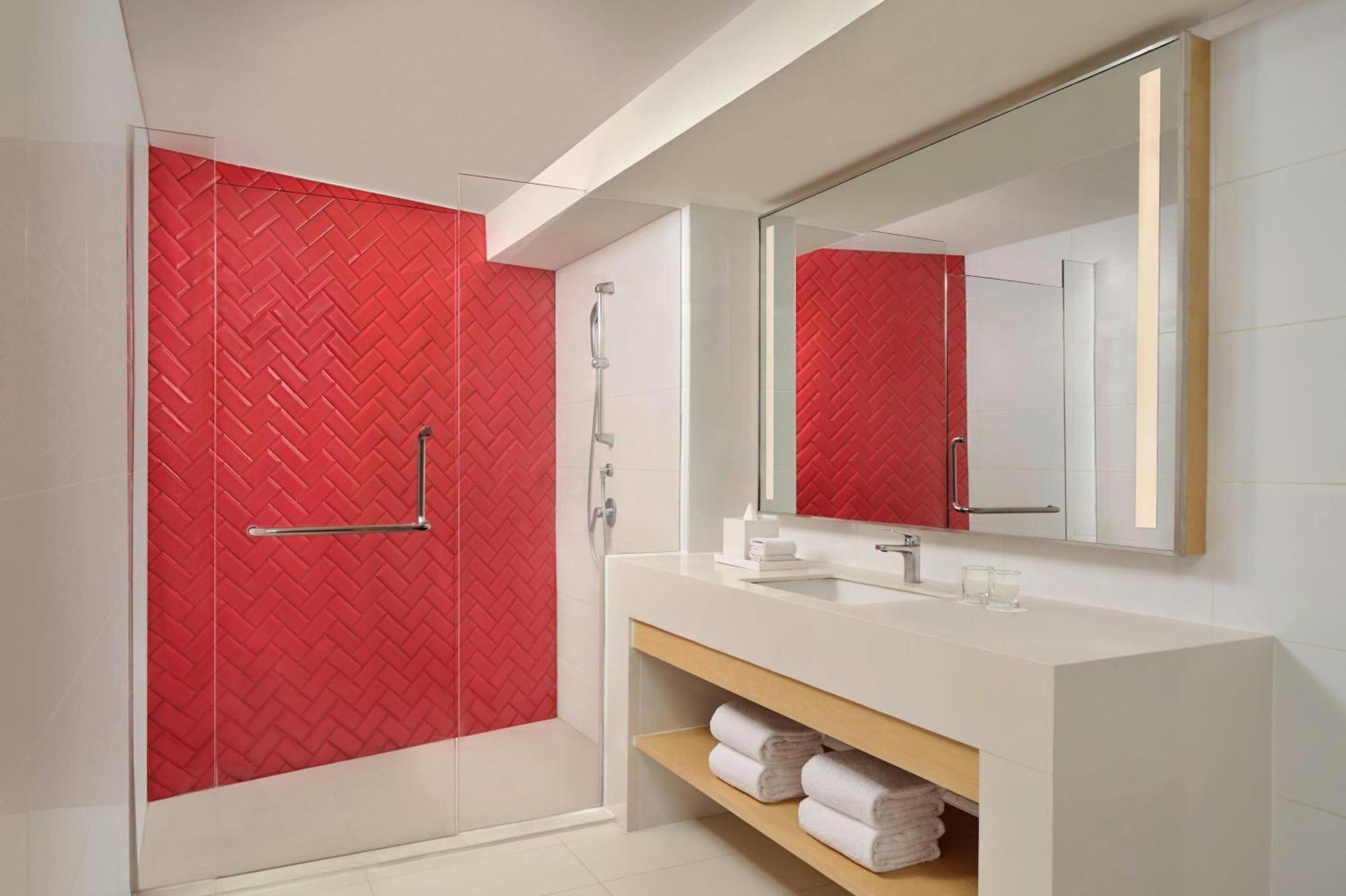 Four Points By Sheraton Surabaya, Tunjungan Plaza Εξωτερικό φωτογραφία