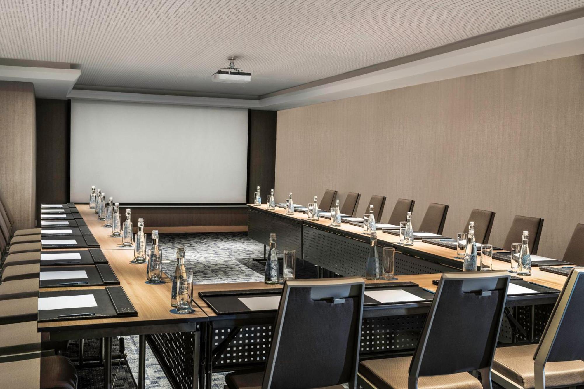 Four Points By Sheraton Surabaya, Tunjungan Plaza Εξωτερικό φωτογραφία