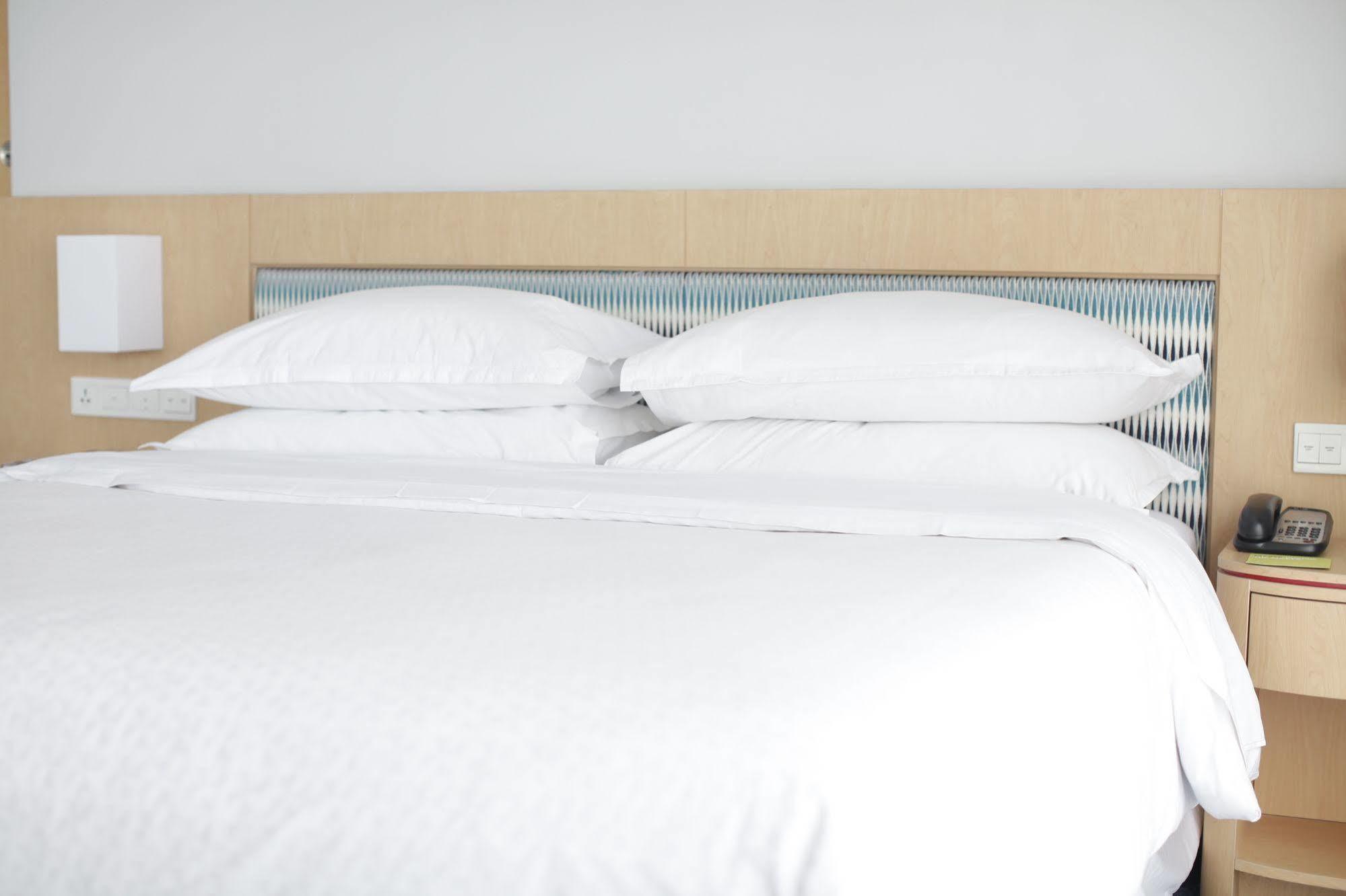 Four Points By Sheraton Surabaya, Tunjungan Plaza Εξωτερικό φωτογραφία