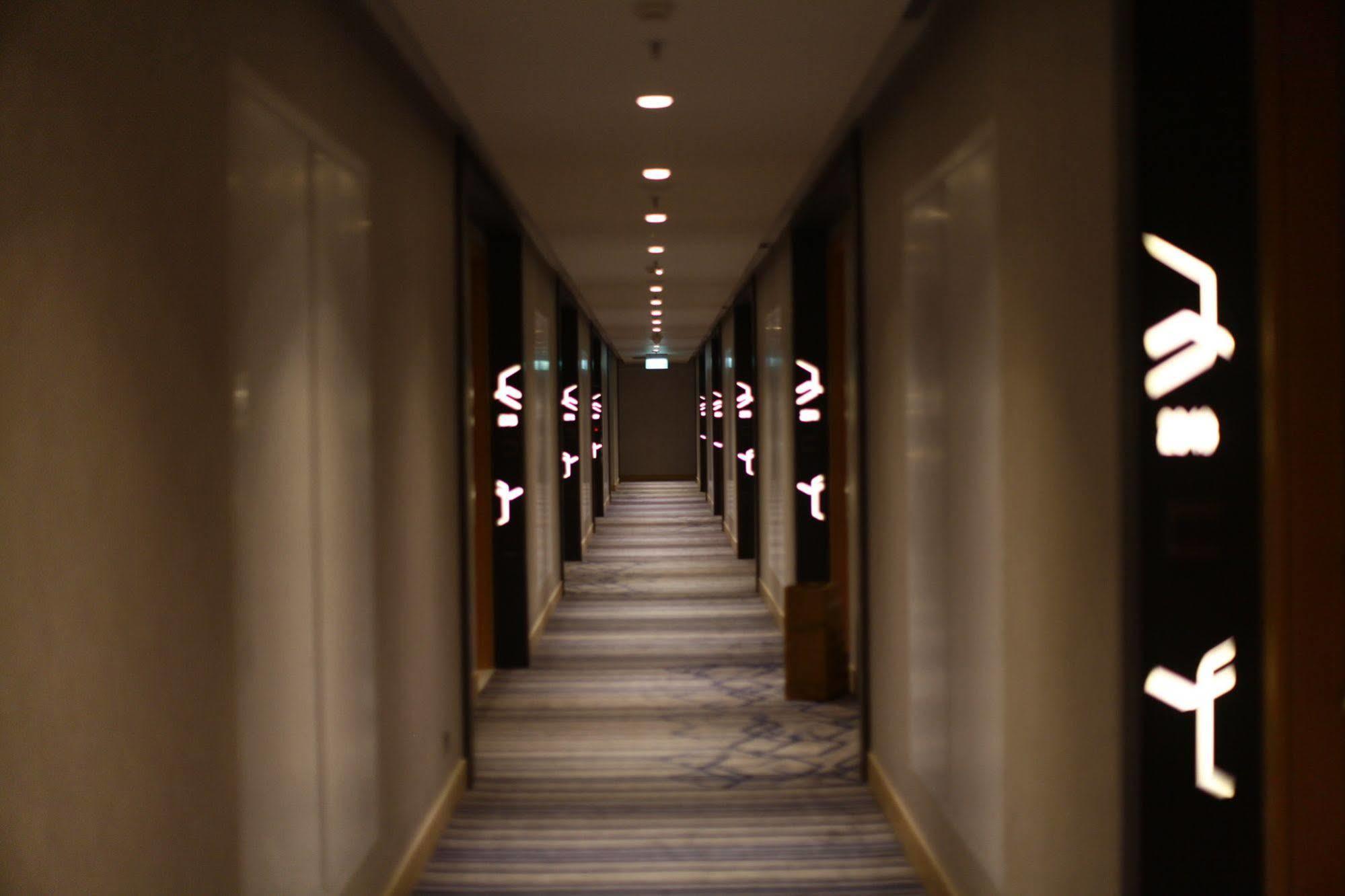 Four Points By Sheraton Surabaya, Tunjungan Plaza Εξωτερικό φωτογραφία